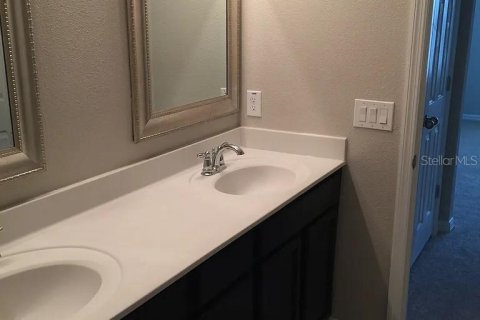 Townhouse in Winter Springs, Florida 3 bedrooms, 143.53 sq.m. № 2402734 - photo 7