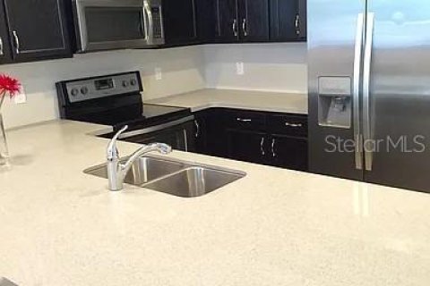 Townhouse in Winter Springs, Florida 3 bedrooms, 143.53 sq.m. № 2402734 - photo 3