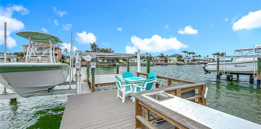 Casa en Treasure Island, Florida 3 dormitorios, 206.06 m2 № 1805088