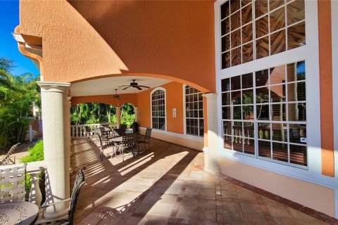 Condo in Sarasota, Florida, 2 bedrooms  № 1913991 - photo 16