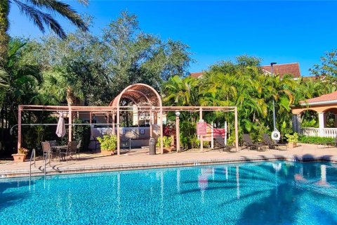 Condo in Sarasota, Florida, 2 bedrooms  № 1913991 - photo 15