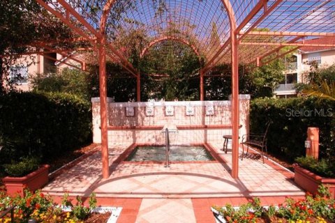 Condo in Sarasota, Florida, 2 bedrooms  № 1913991 - photo 21