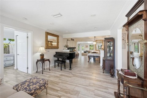 House in Sarasota, Florida 3 bedrooms, 149.11 sq.m. № 2299578 - photo 8