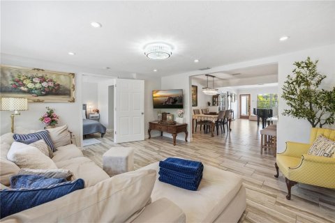 House in Sarasota, Florida 3 bedrooms, 149.11 sq.m. № 2299578 - photo 14