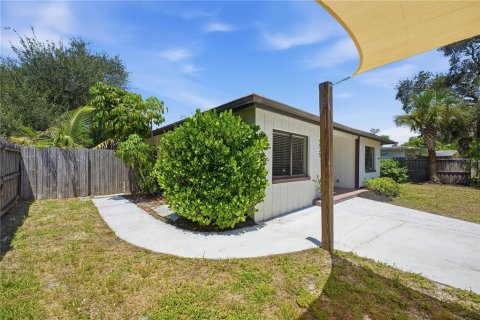 House in Sarasota, Florida 3 bedrooms, 149.11 sq.m. № 2299578 - photo 3