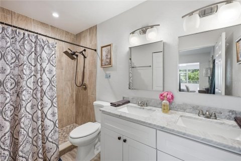 House in Sarasota, Florida 3 bedrooms, 149.11 sq.m. № 2299578 - photo 25
