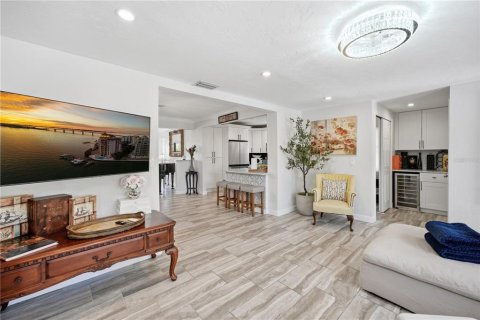 House in Sarasota, Florida 3 bedrooms, 149.11 sq.m. № 2299578 - photo 16