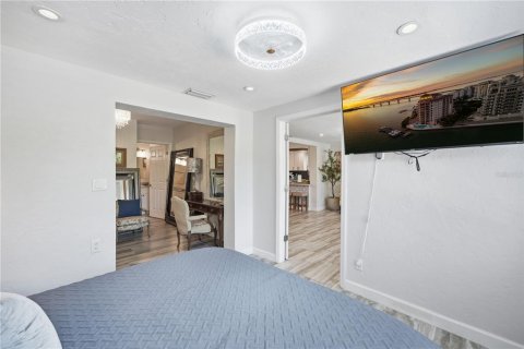 House in Sarasota, Florida 3 bedrooms, 149.11 sq.m. № 2299578 - photo 30