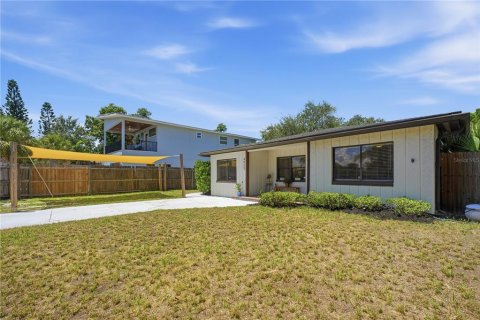 House in Sarasota, Florida 3 bedrooms, 149.11 sq.m. № 2299578 - photo 5