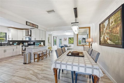 House in Sarasota, Florida 3 bedrooms, 149.11 sq.m. № 2299578 - photo 12