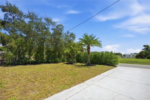 House in Sarasota, Florida 3 bedrooms, 149.11 sq.m. № 2299578 - photo 6