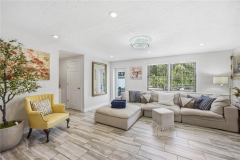 House in Sarasota, Florida 3 bedrooms, 149.11 sq.m. № 2299578 - photo 13
