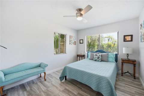 House in Sarasota, Florida 3 bedrooms, 149.11 sq.m. № 2299578 - photo 21