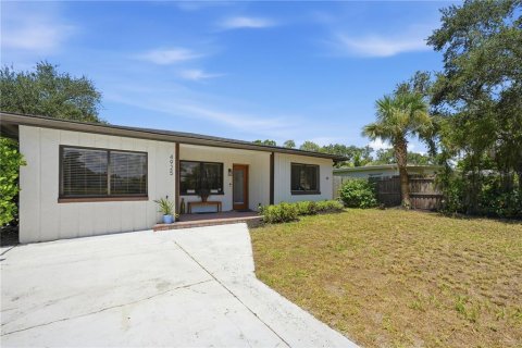 House in Sarasota, Florida 3 bedrooms, 149.11 sq.m. № 2299578 - photo 4