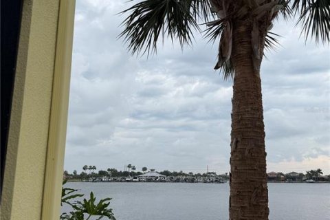 Condo in Bradenton, Florida, 3 bedrooms № 2393857 - photo 14