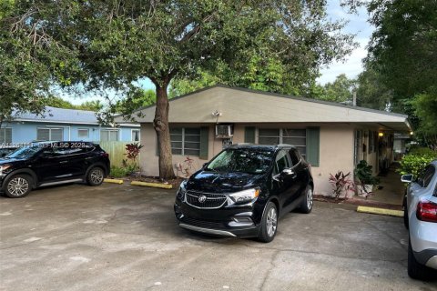 Casa en alquiler en Miami, Florida, 2 dormitorios, 139.35 m2 № 2026554 - foto 19