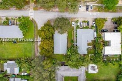 Casa en alquiler en Miami, Florida, 2 dormitorios, 139.35 m2 № 2026554 - foto 10