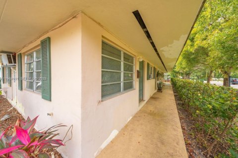 Casa en alquiler en Miami, Florida, 2 dormitorios, 139.35 m2 № 2026554 - foto 2