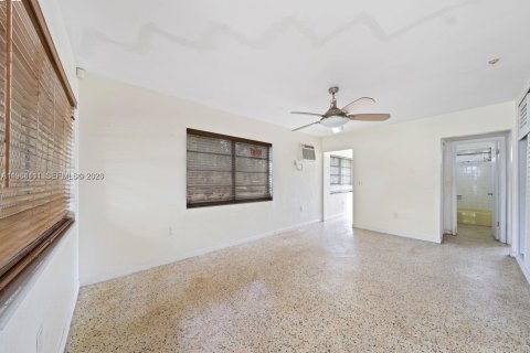 Casa en alquiler en Miami, Florida, 2 dormitorios, 139.35 m2 № 2026554 - foto 5