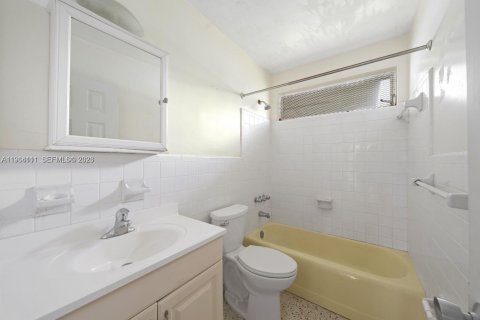 Casa en alquiler en Miami, Florida, 2 dormitorios, 139.35 m2 № 2026554 - foto 7