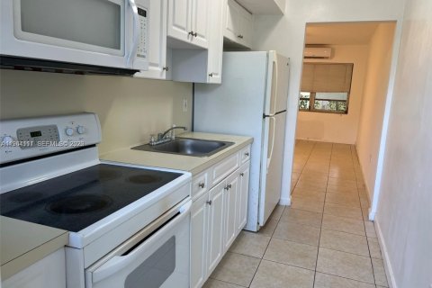 Casa en alquiler en Miami, Florida, 2 dormitorios, 139.35 m2 № 2026554 - foto 21