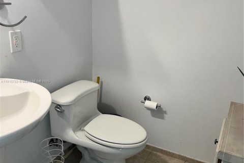 Condo in Miami, Florida, 1 bedroom № 1971806 - photo 9