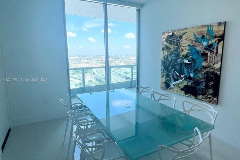 Condo in Miami, Florida, 2 bedrooms  № 1888862 - photo 15