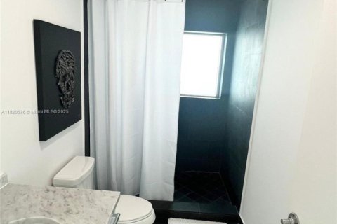 Condo in Miami, Florida, 2 bedrooms  № 1888862 - photo 19