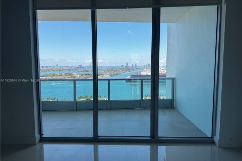 Condo in Miami, Florida, 2 bedrooms  № 1888862 - photo 21