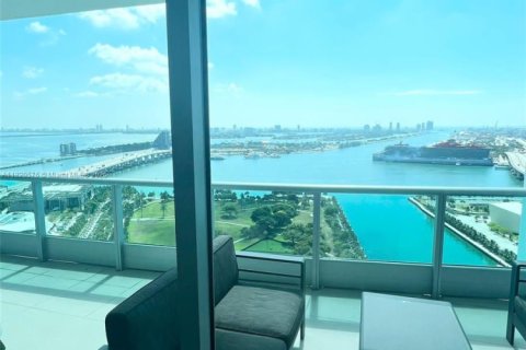 Condo in Miami, Florida, 2 bedrooms  № 1888862 - photo 11