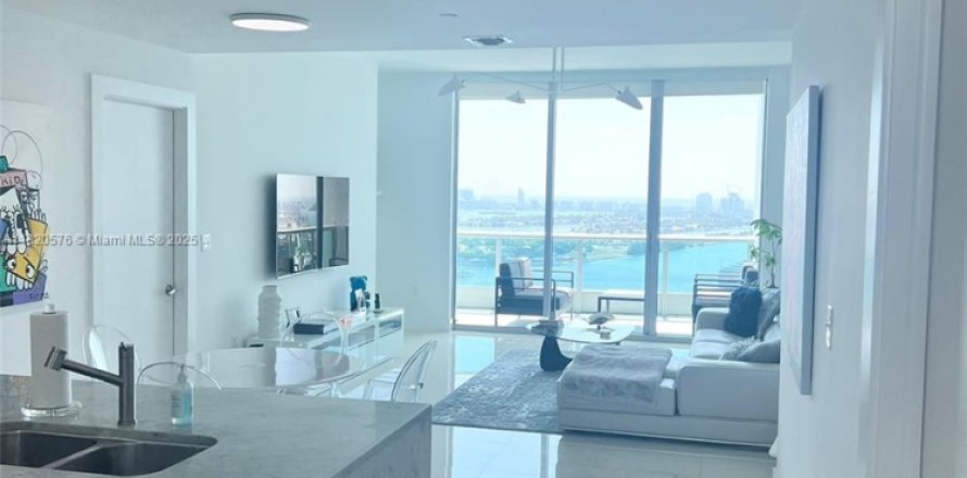 Condo in Miami, Florida, 2 bedrooms № 1888862