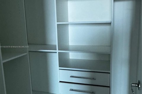 Condo in Miami, Florida, 2 bedrooms  № 1888862 - photo 29