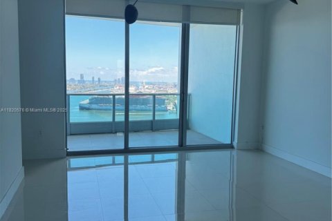 Condo in Miami, Florida, 2 bedrooms  № 1888862 - photo 20