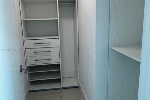 Condo in Miami, Florida, 2 bedrooms  № 1888862 - photo 30