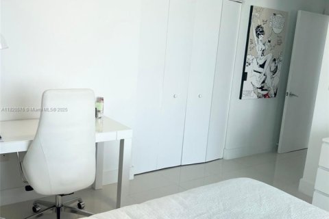 Condo in Miami, Florida, 2 bedrooms  № 1888862 - photo 4