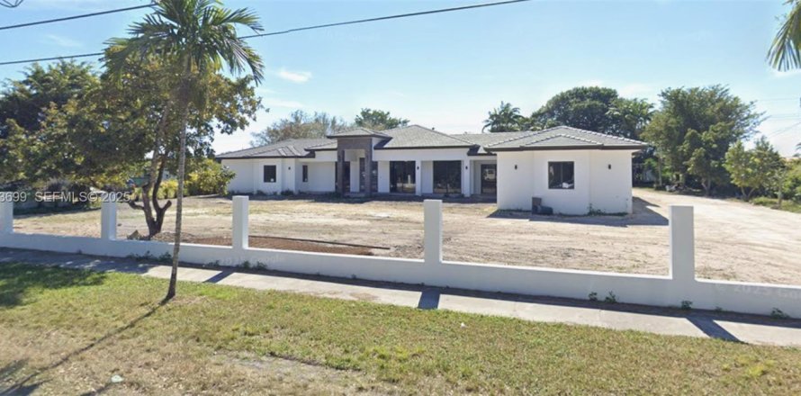 Villa ou maison à Miami, Floride 8 chambres, 535.49 m2 № 1991931