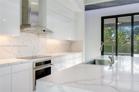 Купить виллу или дом в Майами, Флорида 8 спален, 535.49м2, № 1991931 - фото 18