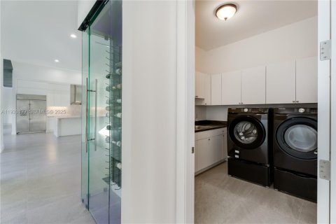 Купить виллу или дом в Майами, Флорида 8 спален, 535.49м2, № 1991931 - фото 24