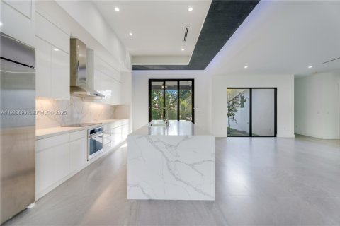 Купить виллу или дом в Майами, Флорида 8 спален, 535.49м2, № 1991931 - фото 17