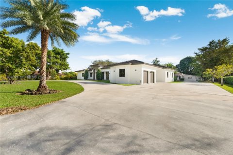 Купить виллу или дом в Майами, Флорида 8 спален, 535.49м2, № 1991931 - фото 6