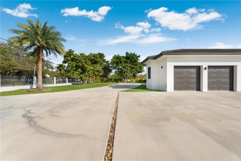 Купить виллу или дом в Майами, Флорида 8 спален, 535.49м2, № 1991931 - фото 7