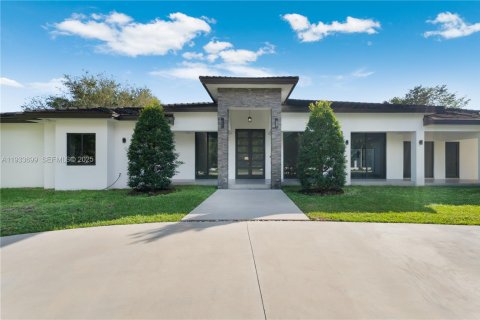 Купить виллу или дом в Майами, Флорида 8 спален, 535.49м2, № 1991931 - фото 8