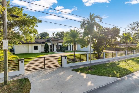 Купить виллу или дом в Майами, Флорида 8 спален, 535.49м2, № 1991931 - фото 2