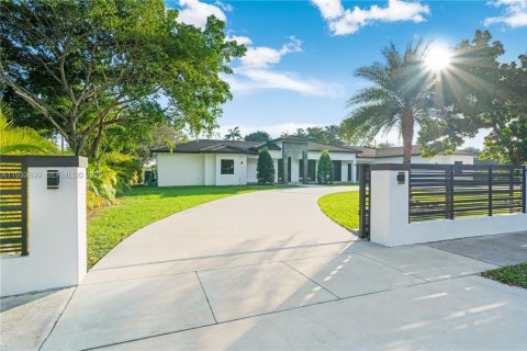 Купить виллу или дом в Майами, Флорида 8 спален, 535.49м2, № 1991931 - фото 3