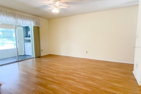 House in Dunedin, Florida 1 bedroom, 61.32 sq.m. № 2213915 - photo 9