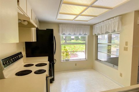 House in Dunedin, Florida 1 bedroom, 61.32 sq.m. № 2213915 - photo 5