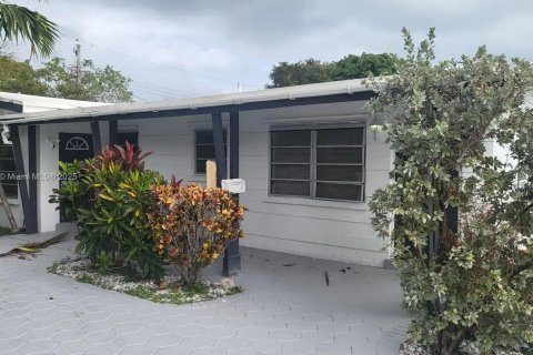 Villa ou maison à louer à Hallandale Beach, Floride: 2 chambres, 120.12 m2 № 1895468 - photo 13