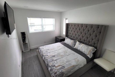 Villa ou maison à louer à Hallandale Beach, Floride: 2 chambres, 120.12 m2 № 1895468 - photo 9