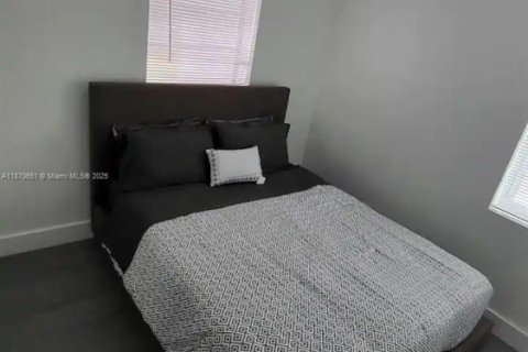 Villa ou maison à louer à Hallandale Beach, Floride: 2 chambres, 120.12 m2 № 1895468 - photo 10