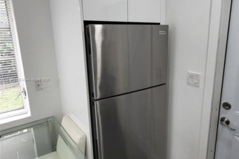 Villa ou maison à louer à Hallandale Beach, Floride: 2 chambres, 120.12 m2 № 1895468 - photo 8